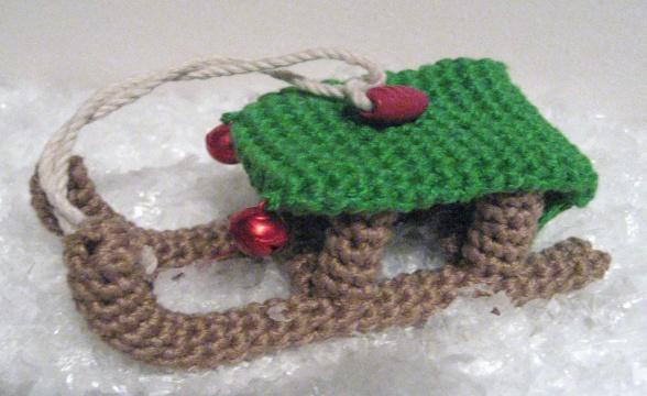 5 Sledge Material: Crochet hook size 2,5 wool in color brown, red or green 2 bells Pipe cleaners sewing needle Size: The sledge is about 10 cm long (4 inches), 4 cm (1,6 inches) height Sledge runners