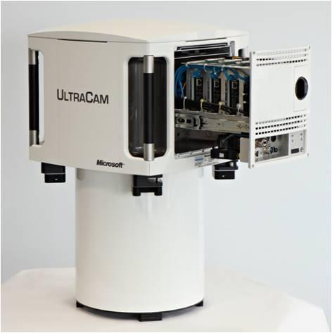 Wiechert, Gruber 31 The storage system of the UltraCamL/Lp (left image) consists of an in flight exchangeable data unit with solid state devices.