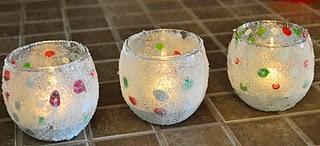 3) Smear the outside of the glass with a thick coat of glue.
