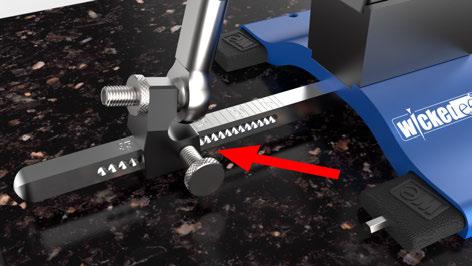 To record your angle settings, record the angle on the Degree Bar that is closest to the inside corner of the L-bracket.