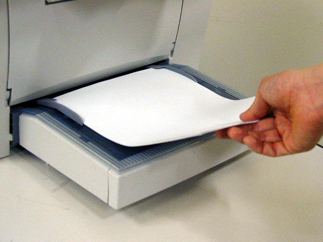 1 Make sure that the tray cover is properly attached to media tray. 2 Open the paper guides.