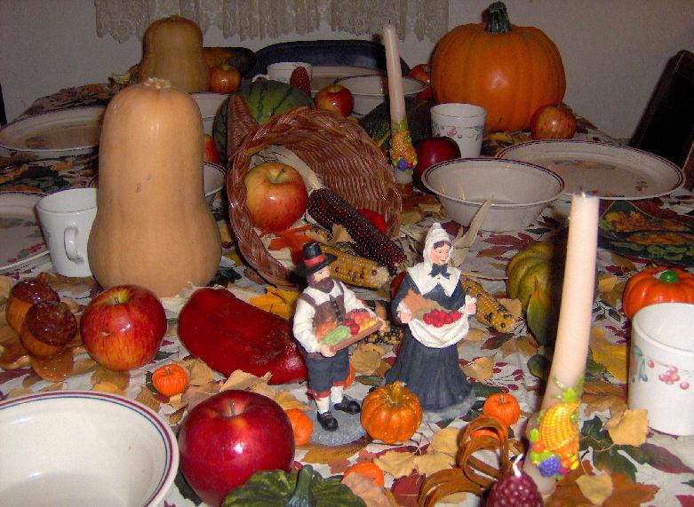 Here are some ideas for decorating your Thanksgiving table.