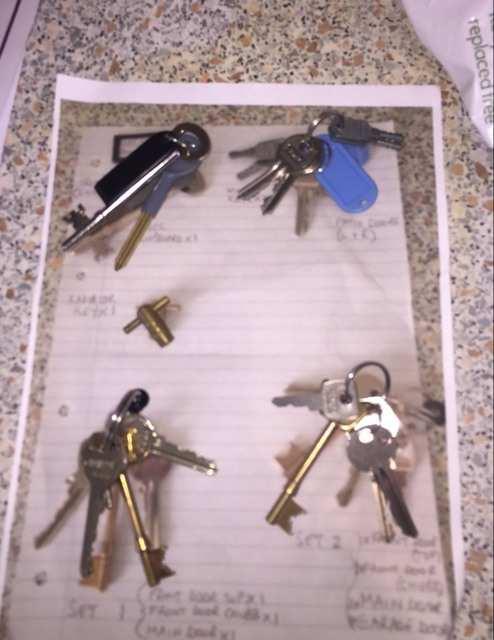 KEYS 6 27/07/2016 15:06 (BST) Keys Set 1: 1x Top lock front door key, 1x Bottom lock front door key, 1x Communal entrance key.