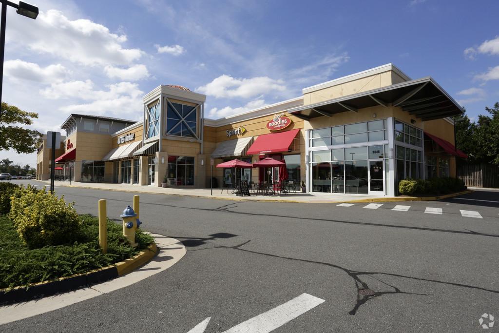 9720 Liberia Ave - Shops at Signal Hill Retail Subtype: Freestanding Center Neighborhood Ce Year Built: 2008 94,000 SF Typical Floor: 94,000 SF Docks: None 1,900 SF 10,500 SF 15,414 SF $$25.00 - $28.