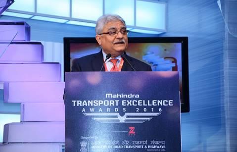 Mr. Nalin Mehta, CEO and MD, Mahindra Truck and Bus, presented the report card of the awards program, reaffirming Mahindra s commitment to continue, strengthen and make this RISE initiative more