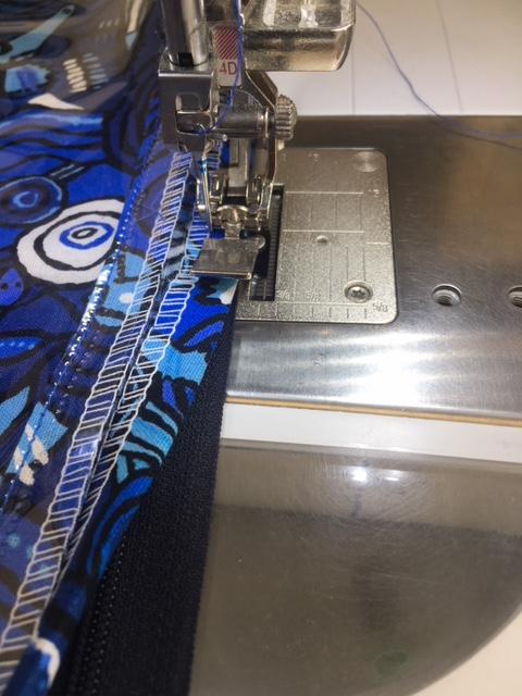 To Construct Bag: Pockets Thread up the machine with regular sewing thread to match the fabric. Overlock or zigzag along the long sides of the pockets.