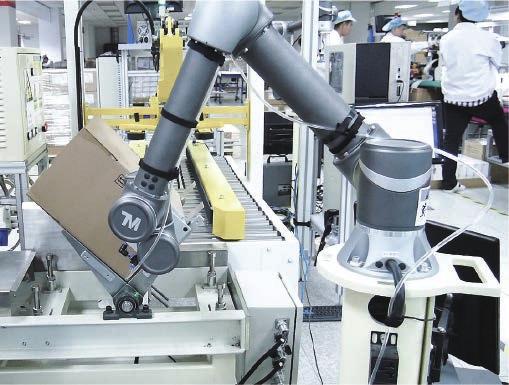 What is the difference between the TM smart collaborative robot and traditional industrial robots?