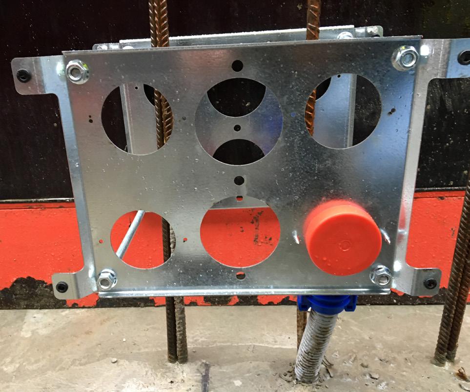 The plate is reversible in order to install LK Wall Box for concrete with c/c 150 or 160 mm.