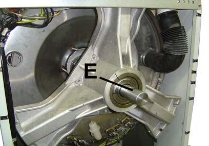 - Once the box is released remove the tools, fit shaft extension E and remove the bearings box. (fig. 6). fig. 6 3. BEARINGS BOX 3.1. Disassembling the bearings.