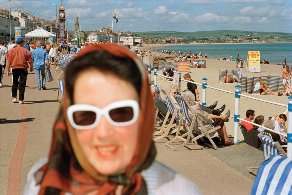 Weymouth, UK, 1999. The following questions can be used as a guide for applying the frames to Martin Parr s photograph Weymouth, UK, 1999 and to the exhibition Life s a Beach.