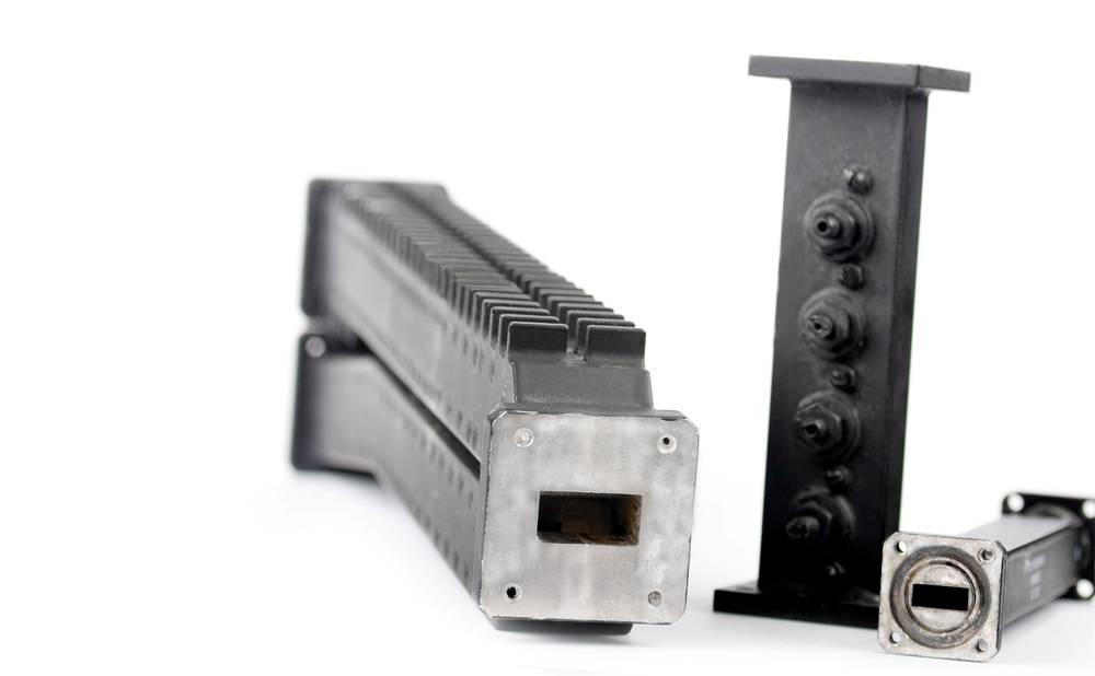 WAVEGUIDE Features 2 to 40 GHz Bandwidths 0.