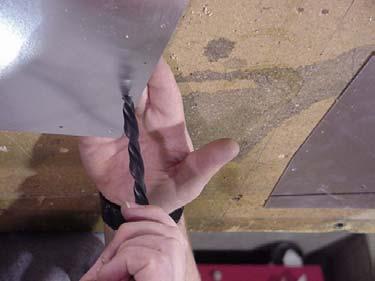 Use a double cut fine cut fit, if necessary round off the front of the file and any other sharp corners so as not to scratch the aluminum surface.