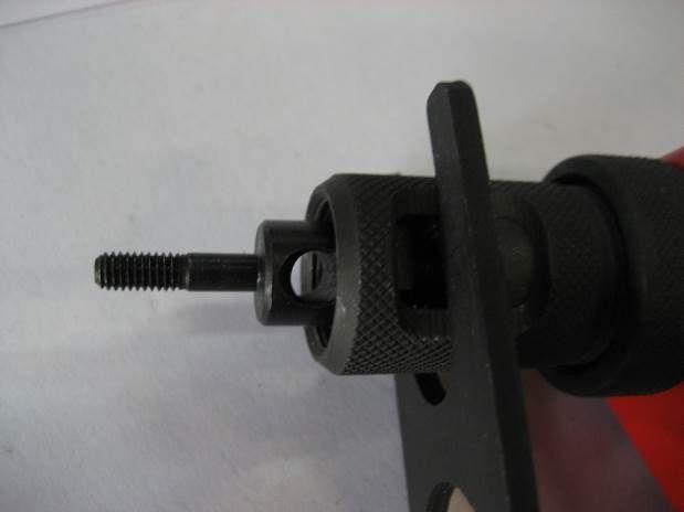 After choosing the threaded rod which is suitable for the rivet to be installed, pull the casing back again, with the