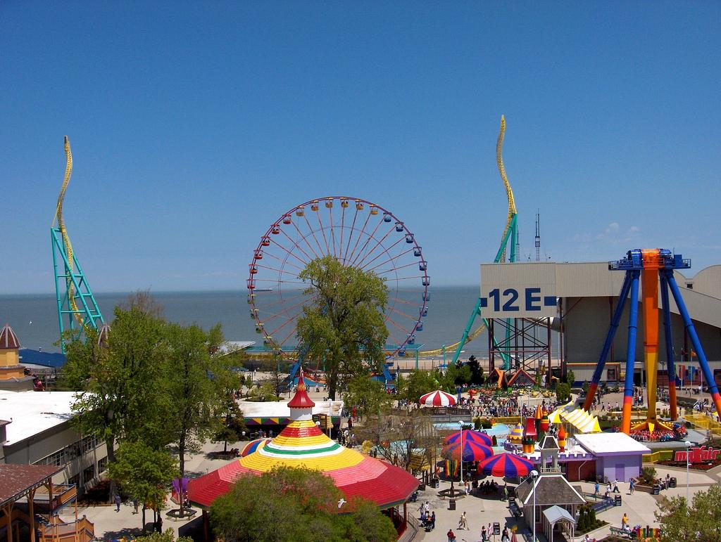 amusement park sky The Wicked Twister Cedar Point Ferris wheel ride Lake Erie ride 12 E water ride tree tree Objects Activities Scenes Locations Text / writing Faces Gestures Motions