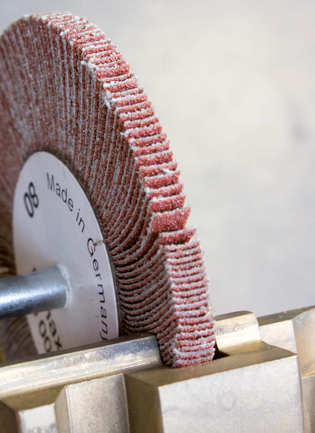 8 Abrasive cords and belts Emery and fleece tools Abrasive sleeves and caps Flap wheels 8 88 98 Cup wheel discs Grinding sheets Emery sheets and strips Discover the entire range of abrasives