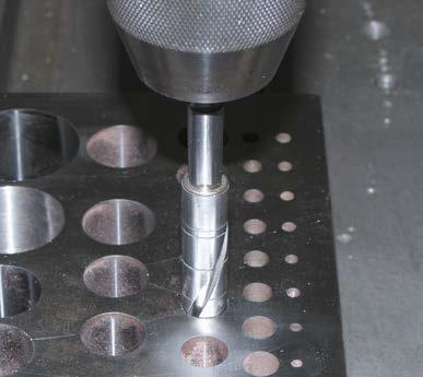 First, the lapping tool is fixed in the holder to prevent the tool from rotating simultaneously.