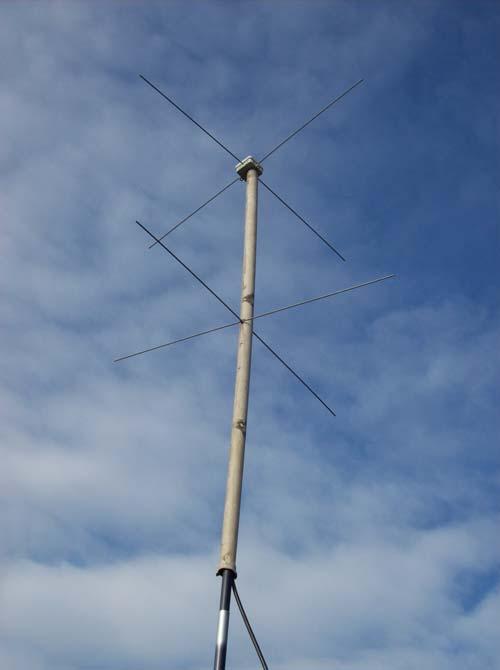 The antenna pole is a very old PVC tube with 40 mm diameter.