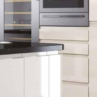 uk 53 MODERN SOLO GLOSS IVORY This stunning statement kitchen features a