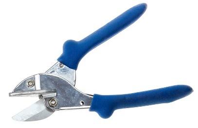 Scissors For cutting blade materials out of