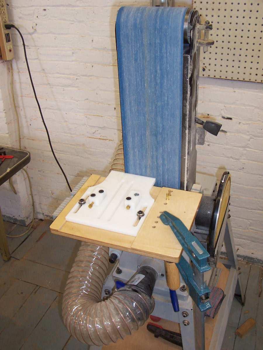 Fig. 4 WNG hammer tail arching jig mounted to sander Keep 5/32 (4mm) clearance between jig and sand paper e. Install and locate the Adjusting Panel in the jig. (See Fig. 4) i.
