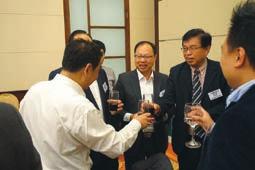 Treasurer visited Shanghai and held a dinner gathering with HKIS members. About 35 members joined the gathering.