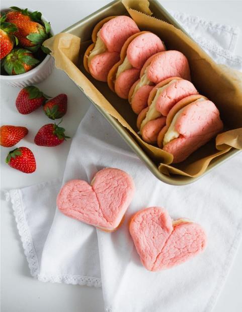 Recipes for Valentine s Day Strawberry Oreo Hearts Strawberry cake
