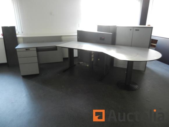 ID : 1022-003 furniture Furniture: L offices: Gray melamine wood Metal base Return to the right meeting 3 drawers block on the left, code lock Overall dimensions: +/- 340 cm x 112 cm x 77 cm