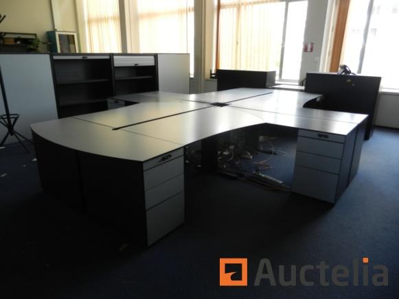 3 compartments (90 cm x 48 cm x 180 cm) ID : 1022-006 Bulo office furniture Make : Bulo Office furniture Set of 4 office desks, gray melamine, back left or right Metal base 2 blocks 3 drawers with