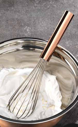00 332 330 335 Copper Handled Balloon Whisk Batidor de Cobre Manejado Whisk eggs, meringues, and the smoothest whipped cream with this