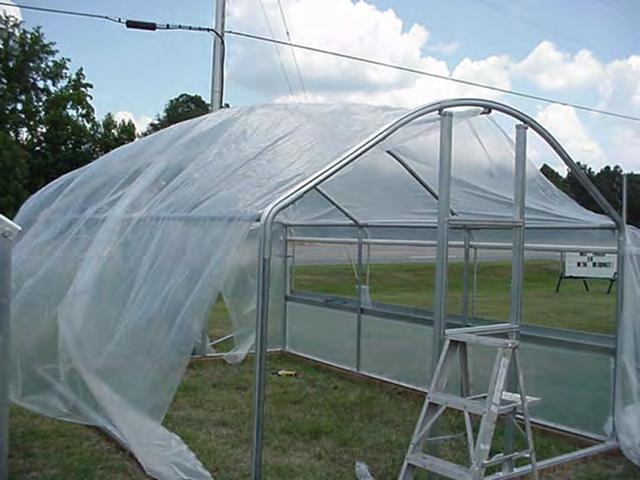 Pull the polyfilm over the greenhouse, attach the side without the curtain at the groundrail first.