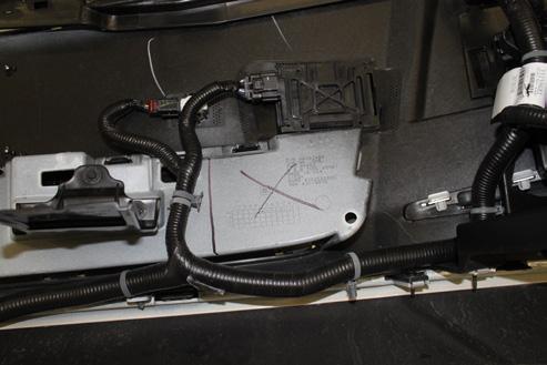 Fully tighten all fasteners. Do this on both sides of the vehicle. Escalade Only 9.