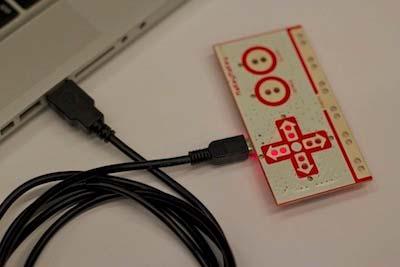 Makey Makey Classic How To Setup 1) Plug in USB Small side of USB cable plugs into Makey