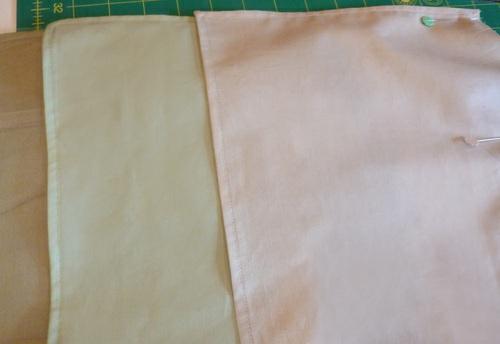 Make sure the hemmed sides and top raw edges are perfectly aligned. Pin all the layers together along the top edge. 9.