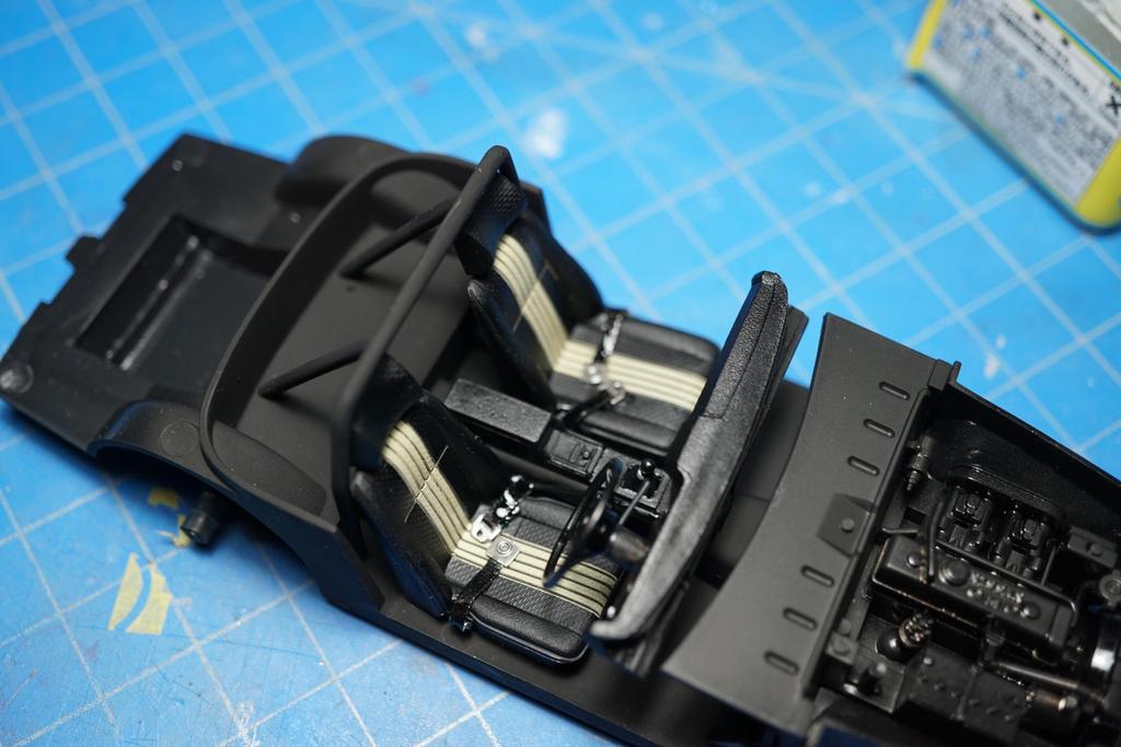 I utilized the Fujimi buckles for the seatbelts.