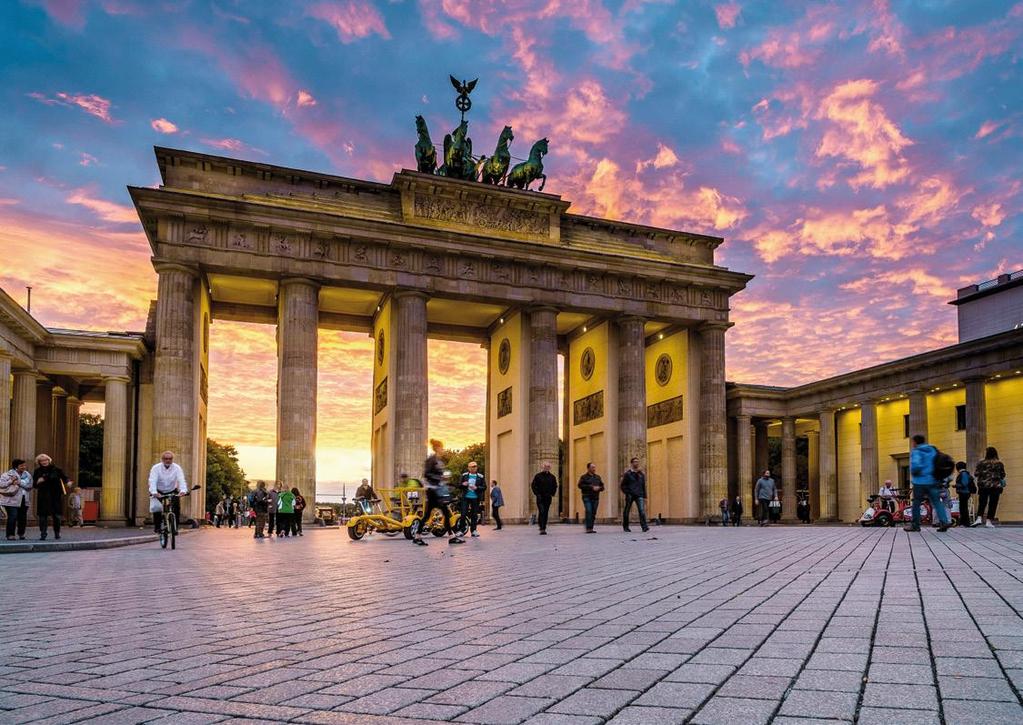 THE LOCATION World history was written here; the pulse of the metropolis beats here: Pariser Platz, located in the center of the German capital, represents the past, present, and future of our