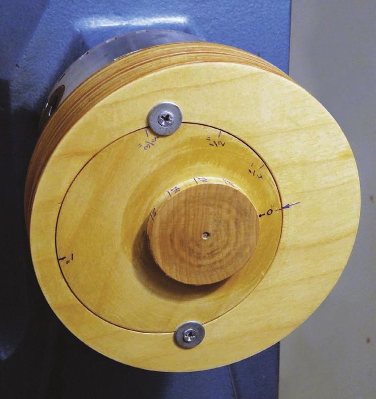 FEATURE BUILD A SHOPMADE CHUCK FOR OFFSET TURNINGS David Mueller By using an eccentric chuck, you can add interest to turnings such as pendants and box lids.