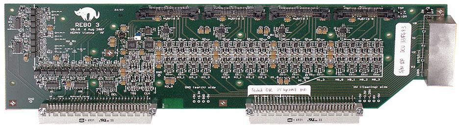 4) that contains a mother board ( MAMBO ) which hosts up to six repeater scribed in section V. The APV25 has a differential analog output where multi- boards ( REBO ).