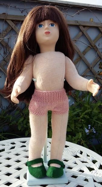 filament. This tutorial, with illustrations and step-by-step explanations, allows you to make the soft retro style doll shown above.