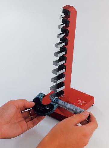 Calibration master for checking vernier calipers and height gauges Gauge blocks in ceramic For measuring range up to 300.