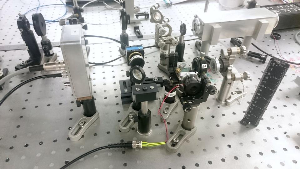 6.7. CURRENT EXPERIMENTAL STATUS: CHIP CHARACTERISATION CCD BS f=20mm Test Mirror PD Reference Mirror Figure 6.13: Core Optics of the in-air Michelson setup.