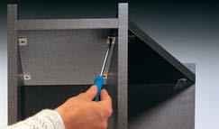 After resetting the lock-in catch with the PZ-blade, the shelf can be mounted again - locking follows automatically.