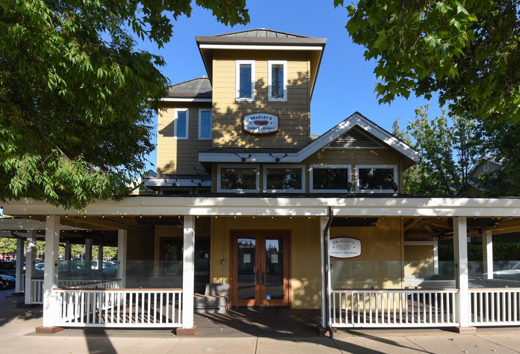 PROPERTY HIGHLIGHTS PARK CA > ±7,463 total square footage > Excellent Silicon Valley location in the heart of downtown Menlo Park > Fully equipped, restaurant ready, indoor and outdoor dining > Walk