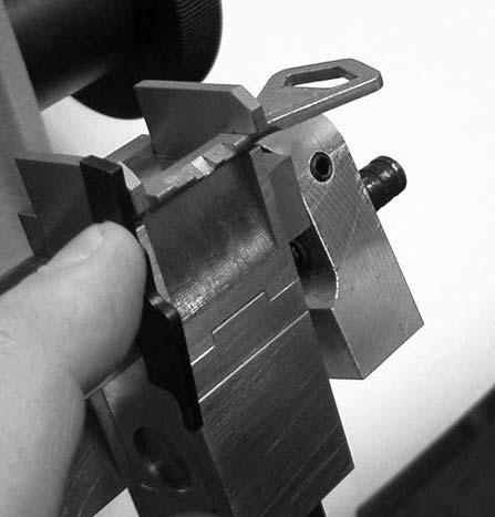 Key with right-hand cuts - key head on the right of the clamp. A A - the flat part of the key downwards.