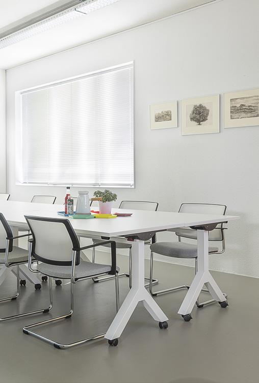 DUKDALF FOLDING TABLE Versatile design concept The Dukdalf folding table is well suited for multi-purpose rooms.