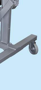 The manually adjustable saw bushes are fitted with one saw blade or hogger each. Fig.