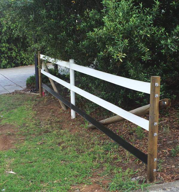 5 Ensure Bounce Back Horse Fence runs in a straight line between straining posts.