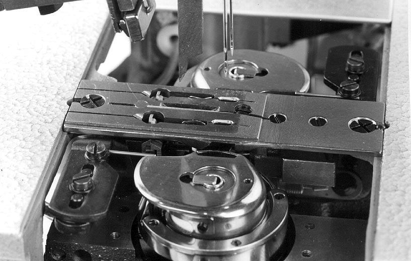 11.15 Trimming and Clamping Device for the Underthreads Function After the seam end and during the pulling forward of the thread the underthreads are pulled through the thread grooves in the needle