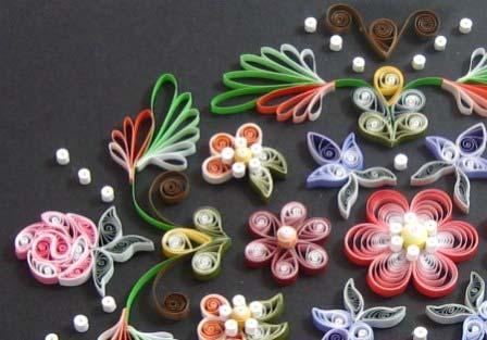 Page 5 Tole Quilling When I saw that there were graduated color quilling strips in the kit,