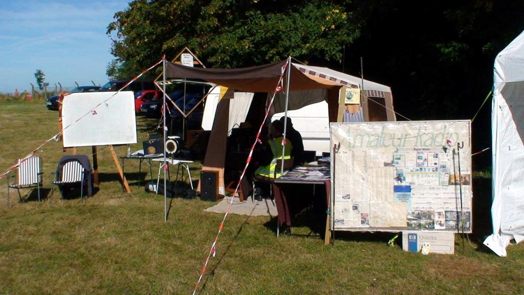 CatRad Kenley Heritage Day September 2016 Report Caterham (Amateur) Radio Group Edited by Paul G4APL GX0SCR/P RAF Kenley Airfield Sunday 11 th September 2016 Caterham Radio Group (CatRad) again