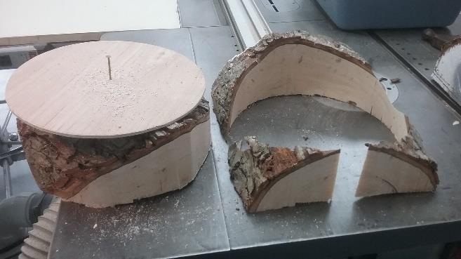 and used these notches to slice the log end-to-end. I align the saw to the notches and slice the log into two sides and the pith slice see pic on right.